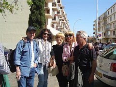 NIMES 2008 20 Les soeurs Parreno,un voisin de Carteaux  Daniel et jeannine